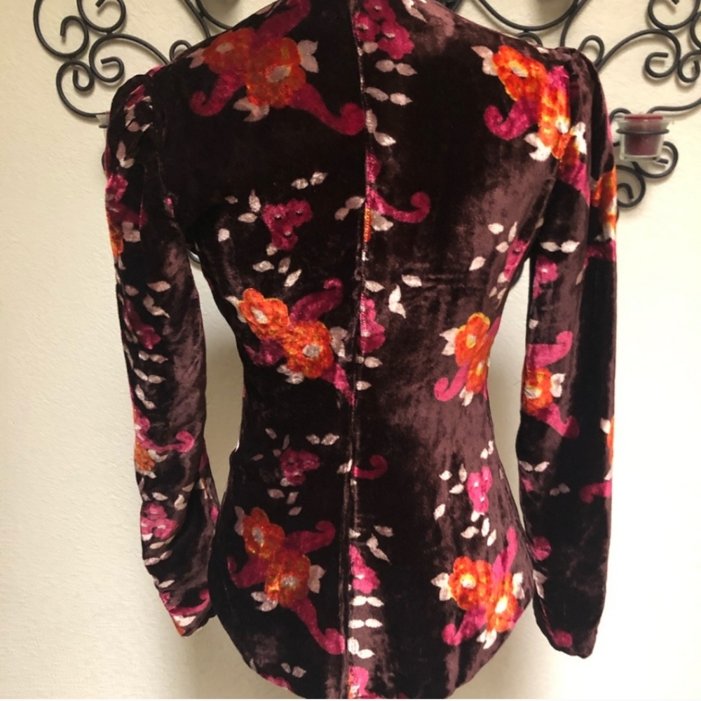 Vintage velvet patterned fitted flattering  jacket